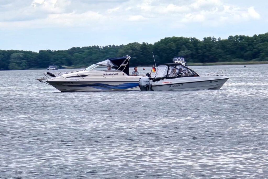Bild 1: Die Boote des SBV Fuldatal gemeinsam unterwegs auf der Müritz.