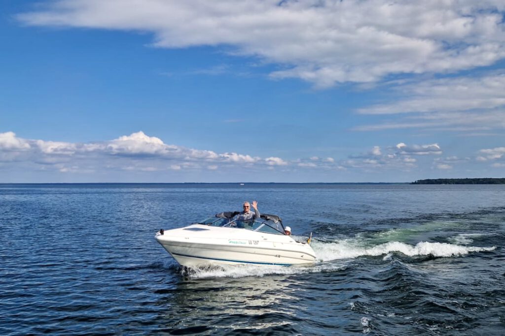 Bild 9: Wassersport mit Sonne, Wasser und freie Fahrt auf dem Müritz-Revier.